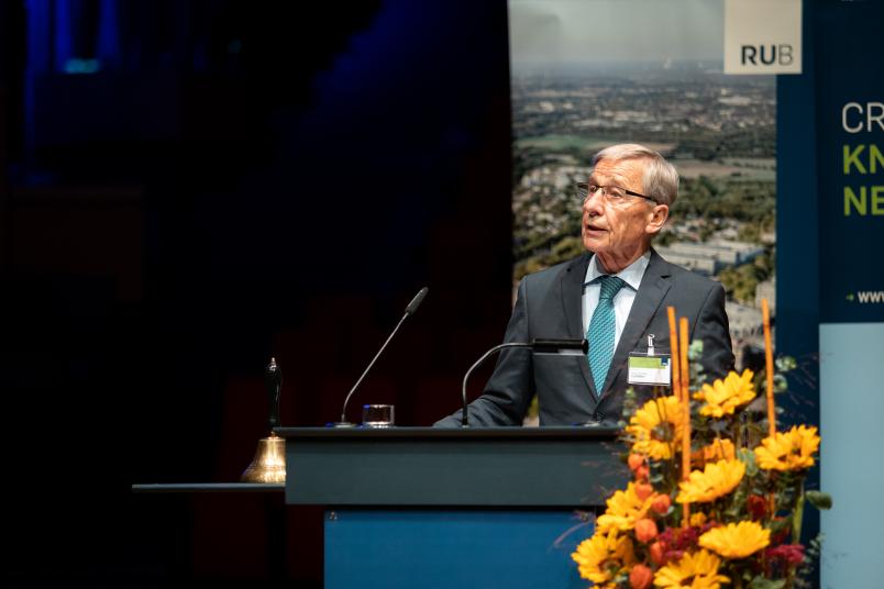 Wolfgang Clement, Ministerpräsident des Landes von 1998 bis 2002, hielt die Festrede im Audimax der RUB.