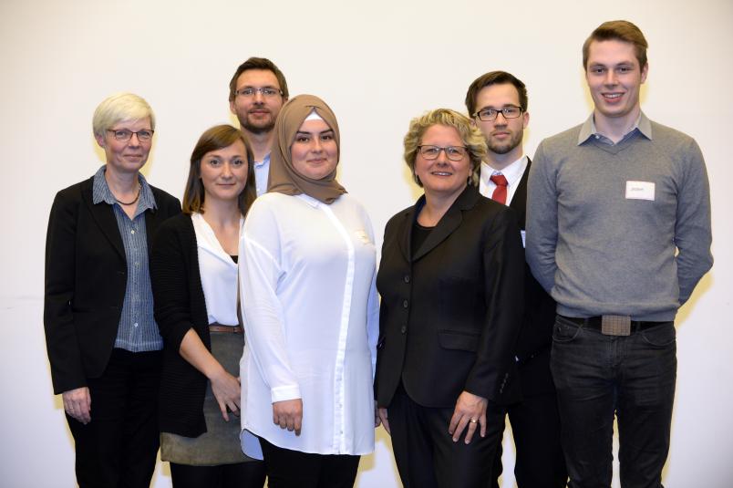 Gruppenbild mit sieben Personen