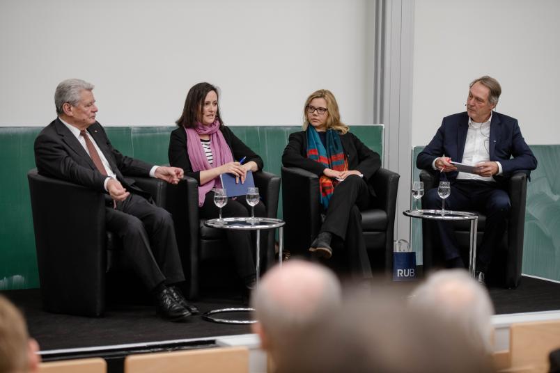 Gauck-Vorleseung, Podium im Hörsaal HGD 10, komplett
