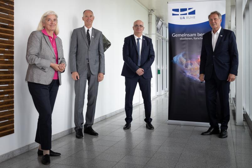 Gruppenbild mit vier Personen