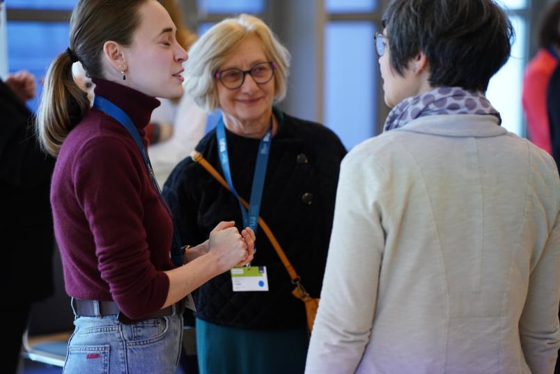 Beim Learning & Teaching Forum an der RUB kommen die Teilnehmenden ins Gespräch.