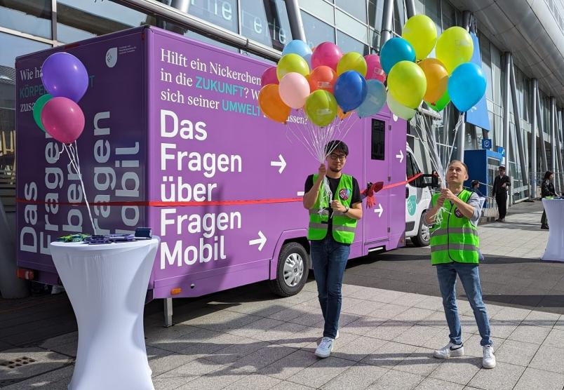 Mobiles Labor vor dem Bochumer Fenster