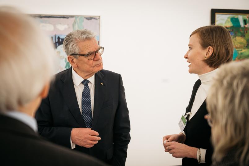 Rundgang durch die Ausstellungen: Hier geht es um „Weltsichten“ und Landschaft in der Kunst.