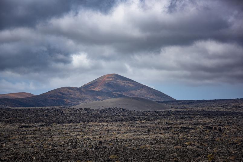 Eine karge Berglandschaft