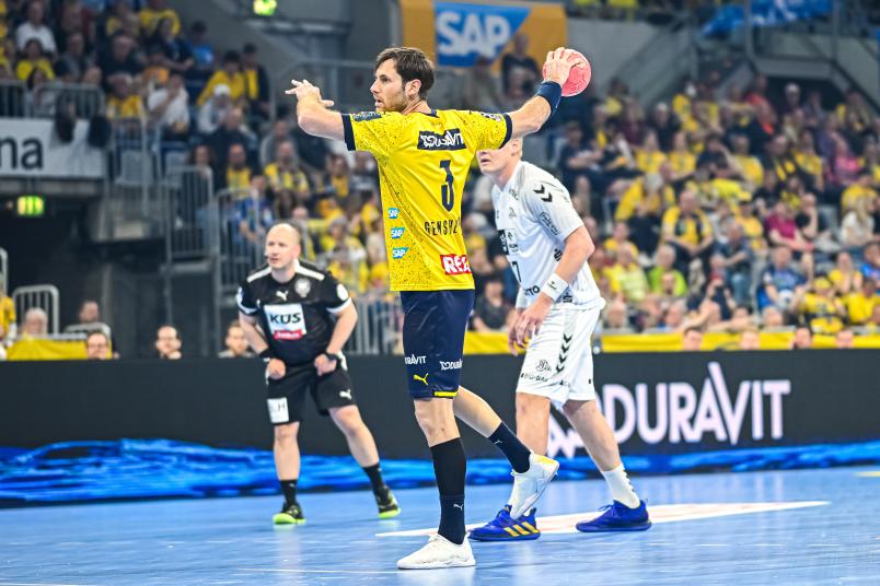 Uwe Gensheimer beim Siebenmeterwurf im Trikot der Rhein-Neckar Löwen