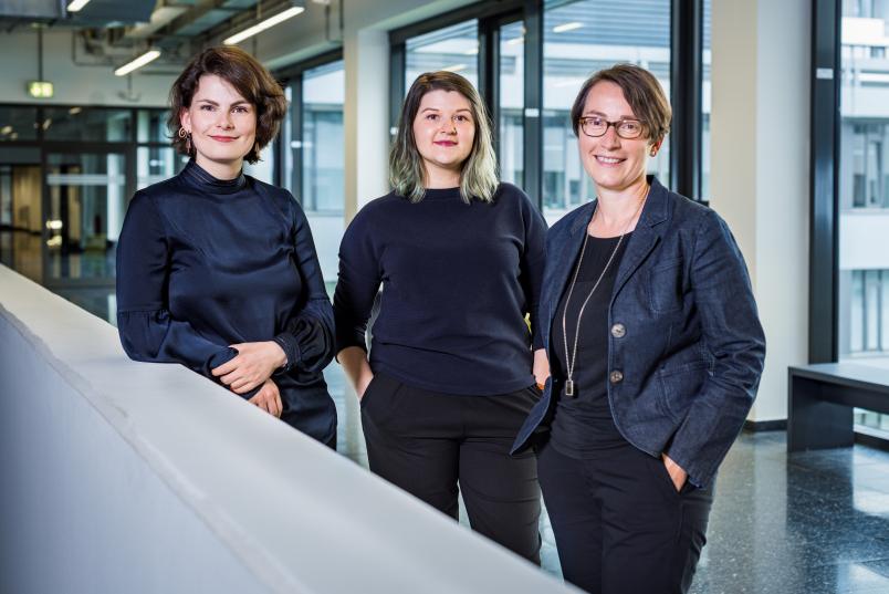 Das Projektteam von FACE@RUB (von links): Maike Wagner, Nadine Egelhof und Beate von Miquel