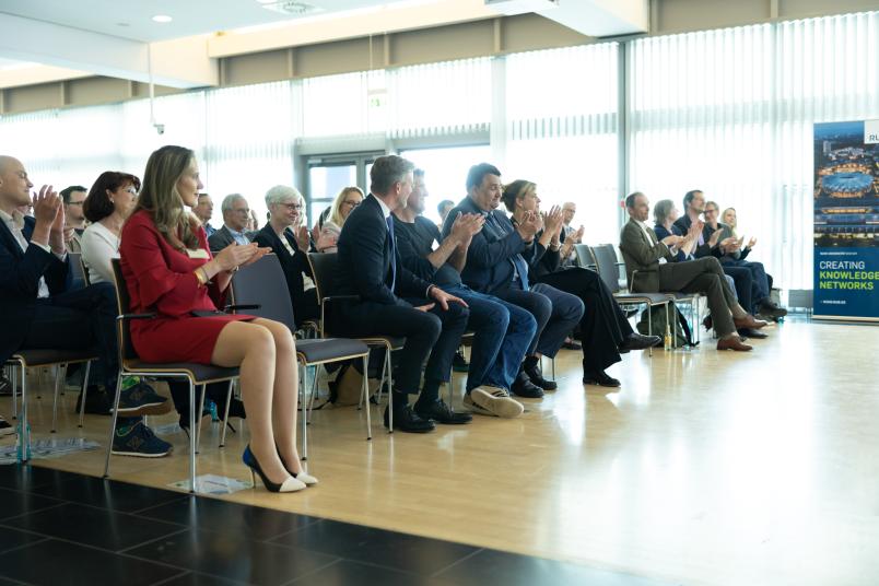 Die Journalistin Svea Eckert (vorne links) hielt die Keynote über starke Frauen in der IT.