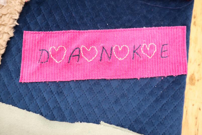 Stoffrest mit der "Aufschrift Danke"