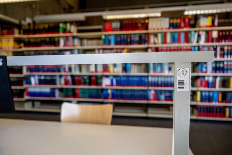 Arbeitsplatz in der Bibliothek