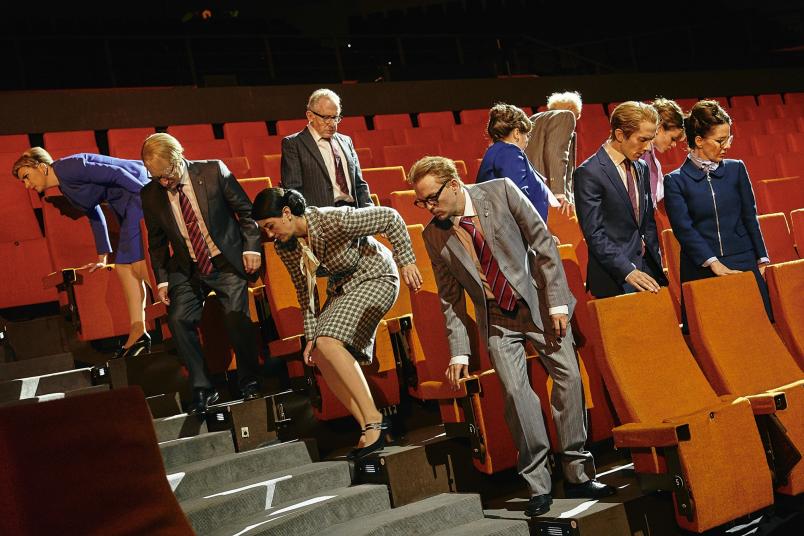 Die Bestuhlung wird zum Spielort – ein Teil der Ränge im Audimax dient als Bühnenbild.