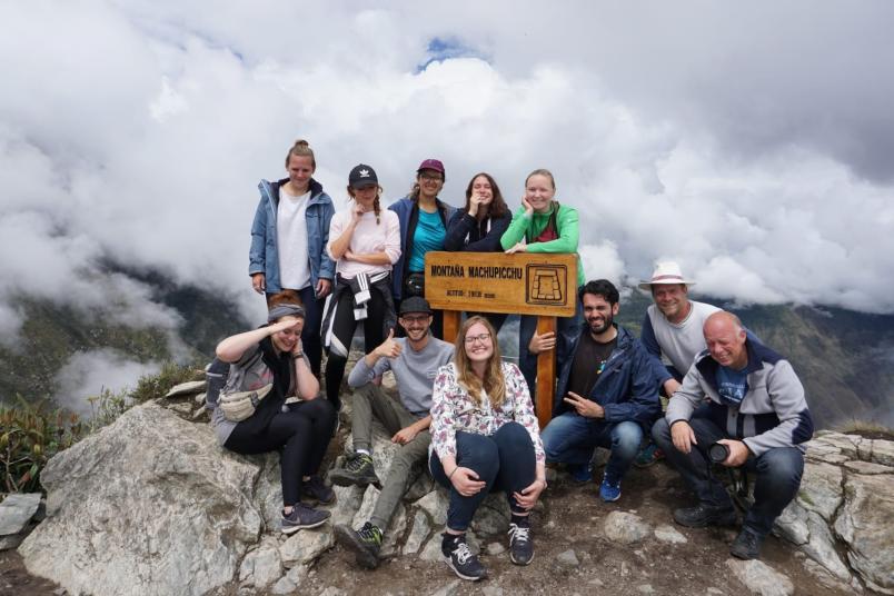 Reisegruppe auf Gipfel