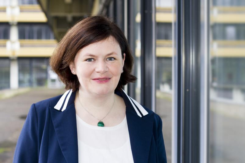 Portraitfoto von Sandra Aßmann.
