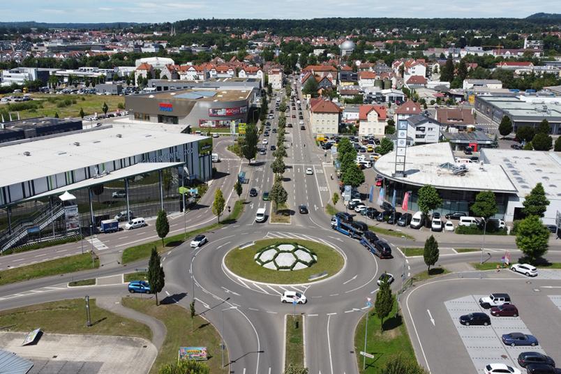 Luftbild eines Kreisverkehrs