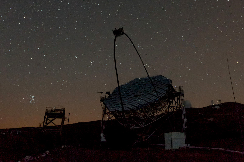 Magic Teleskop bei Nacht