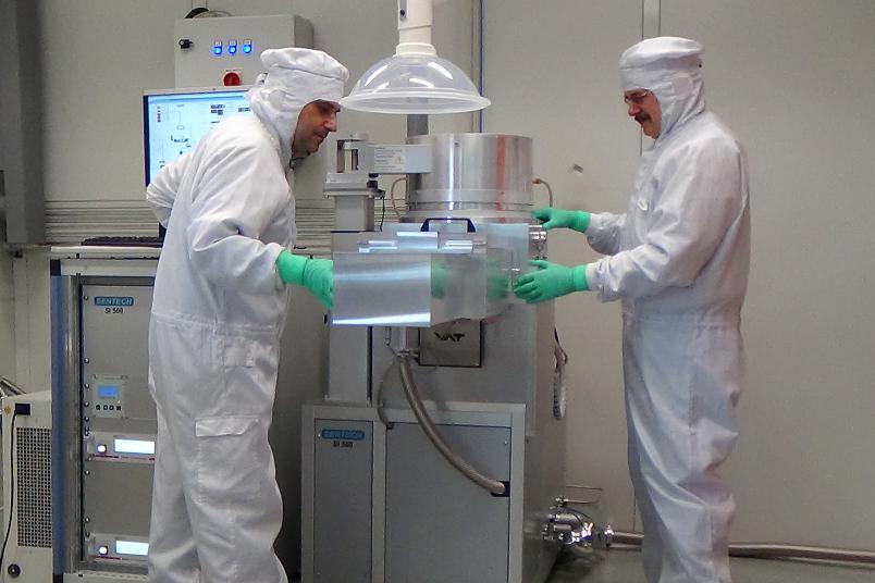 Plasmaanlage im Reinraum an der Universität