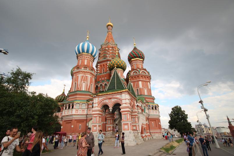 Die bunte Basilius-Kathedrale auf dem Roten Platz in Moskau