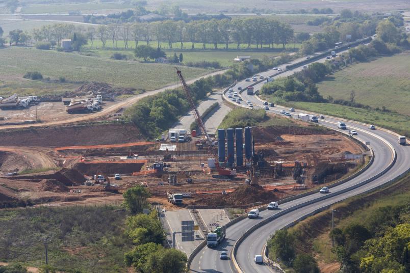 Baustelle am Rande einer großen Straße