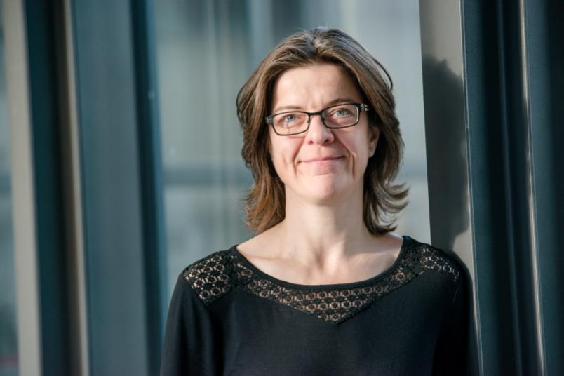 Porträt einer etwa 50-jährigen Frau
