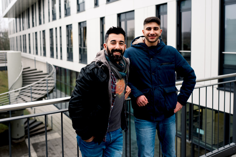 Talentscout Halil Ülker (links) unterstützte Student Omar Chabaan bei seiner Bewerbung für ein Deutschlandstipendium.