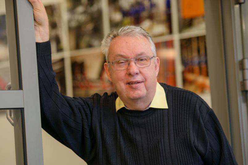 Porträt eines etwa 65-jährigen Mannes