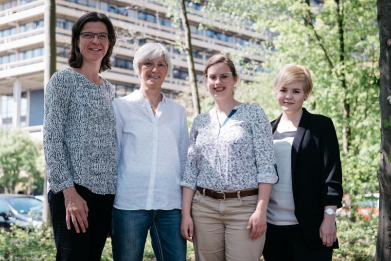 Gruppenbild: die Gleichstellungsbeauftragte Friederike Bergstedt, ihre Stellvertreterinnen Silvia Markard und Viktoria Niebel sowie die studentische Gleichstellungsbeauftragte Julia Glitz (von links)