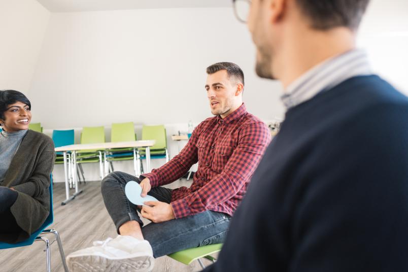 <div>
	Beim Speed-Dating kommen Bewerber und Stipendiaten ins Gespräch.</div>