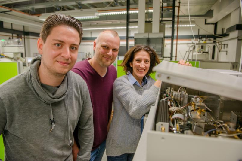 
	Hendrik Göddeke, Lars Schäfer und Enrica Bordignon (von links) im Labor
