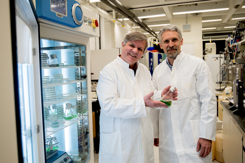 Matthias Rögner und Marc Nowaczyk im Labor