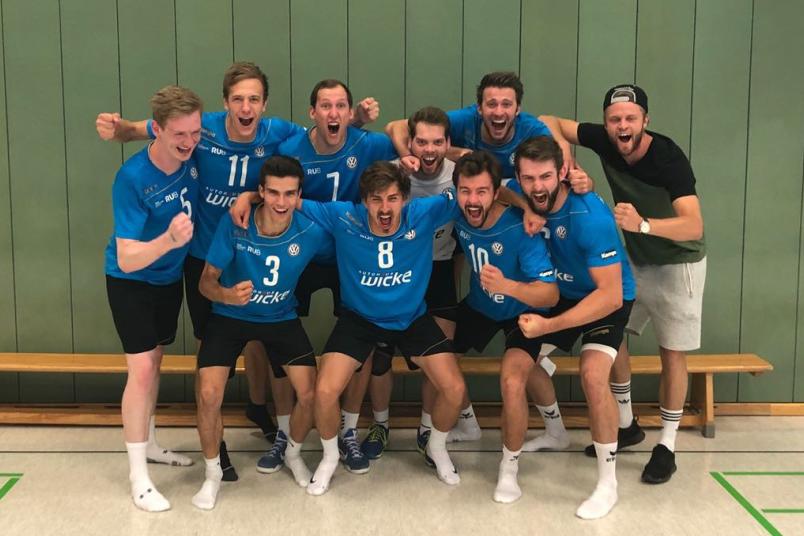 Jubelnde Volleyballer