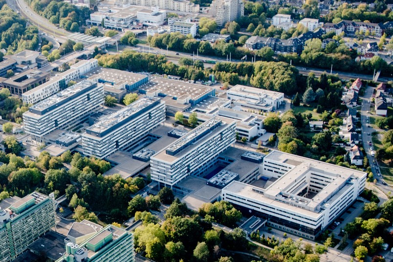 Ausschnitt eines Luftbild vom Campus der Ruhr-Universität Bochum mit der I-Gebäudereihe