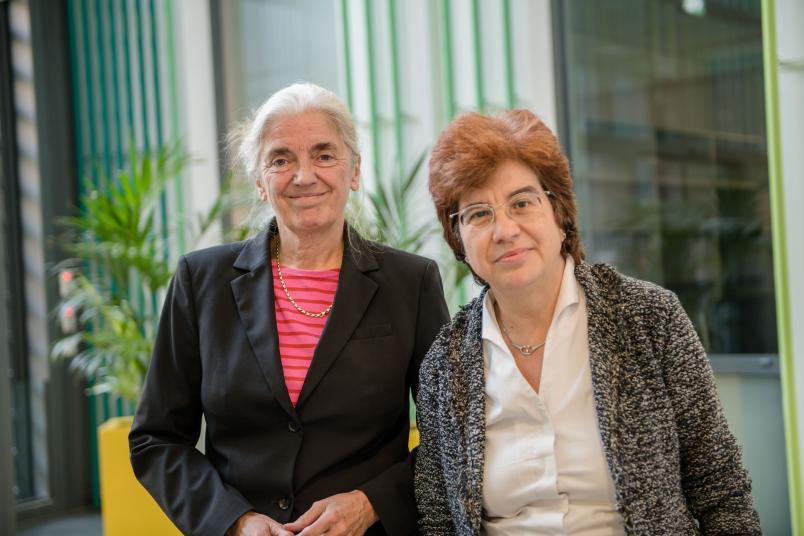 NRW-Wissenschaftsministerin Isabel Pfeiffer-Poensgen (links) hat das Women Professors Forum besucht – initiiert wurde das Netzwerk von Martina Havenith. 