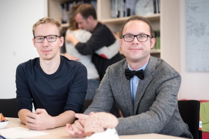 Sebastian Ocklenburg und Julian Packheiser
