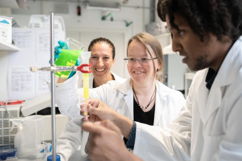 Forscherteam im Labor