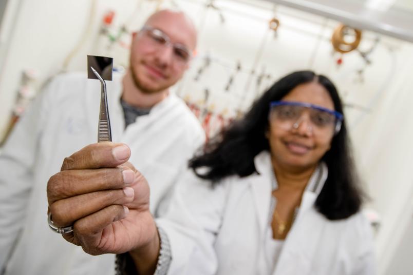 Siliziumträger mit transparenter Silberschicht