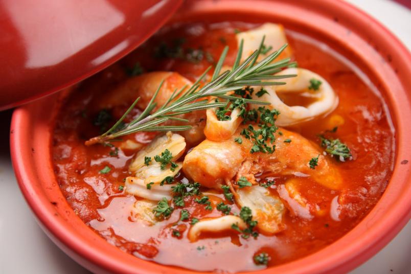Schale mit Suppe