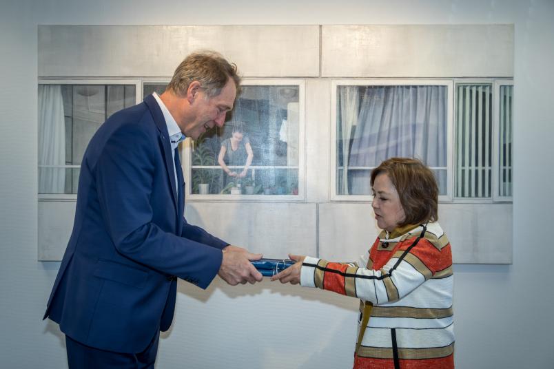 Rektor Axel Schölmerich empfängt Caroline Benton, Vizepräsidentin der Universität Tsukuba.