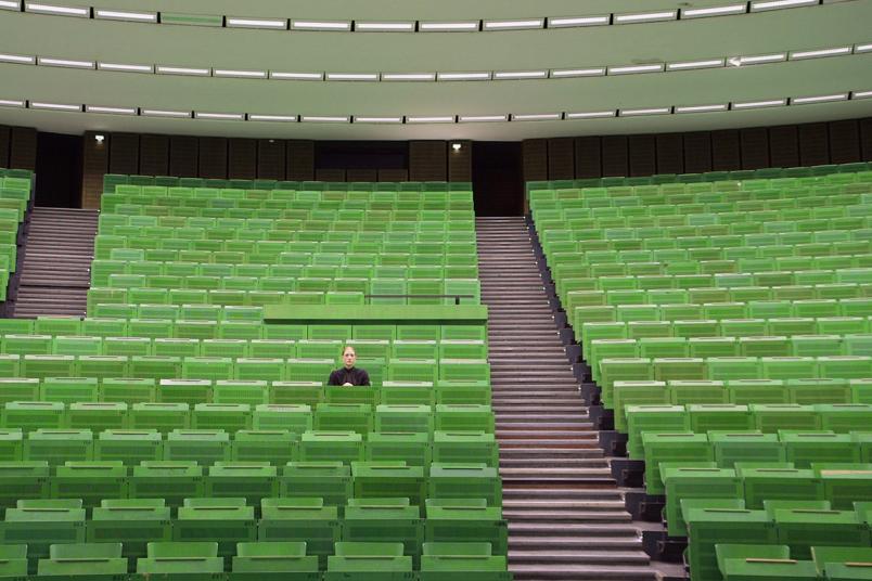 Kunstwerk mit Hörsaal (Foto)
