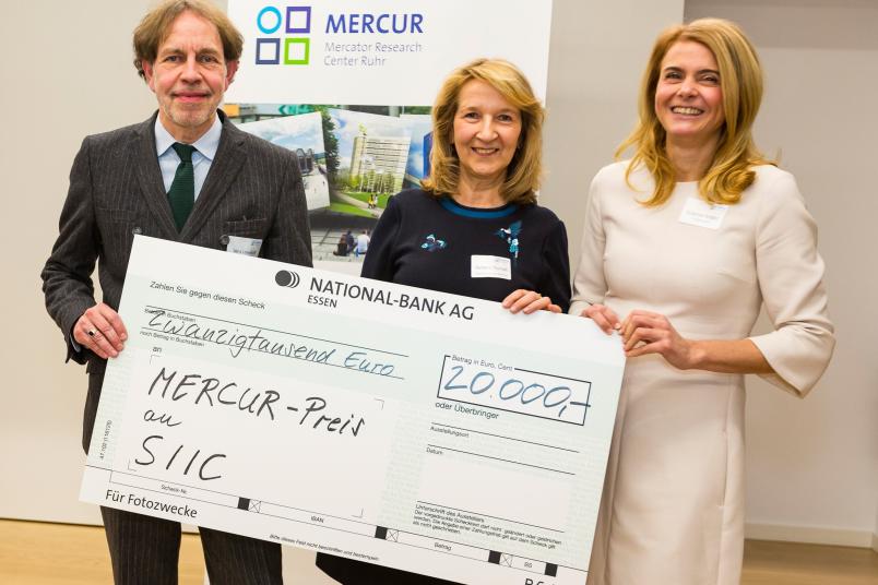 Haben den Mercur-Förderpreis für ihre Graduiertenschule erhalten (von links): Jens Loenhoff, Barbara Thomaß und Susanne Fengler