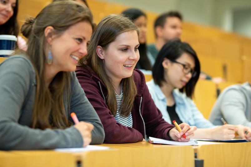 <div>
In Vorkursen können sich die neuen Studierenden optimal auf ein Studium vorbereiten.</div>