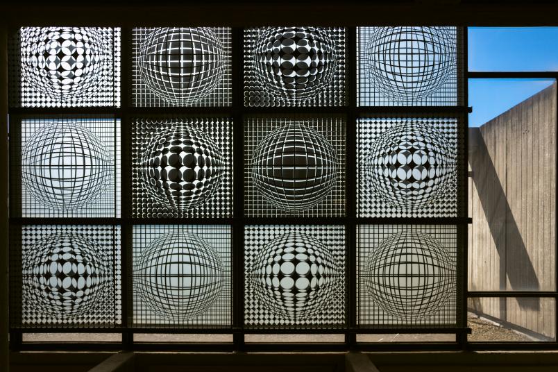 Schwarzweißes Glas