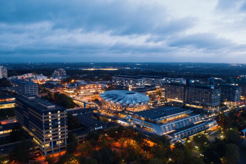 Impression vom beleuchteten Campus der RUB im Herbst