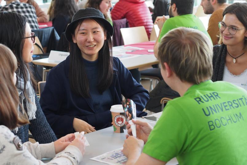 Studierende im Gespräch