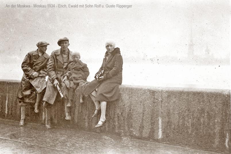Schwarzweißfoto einer deutschen Auswandererfamilie im Moskau der 1930er-Jahre
