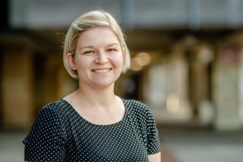 Porträt der Historikerin Elena Lewers