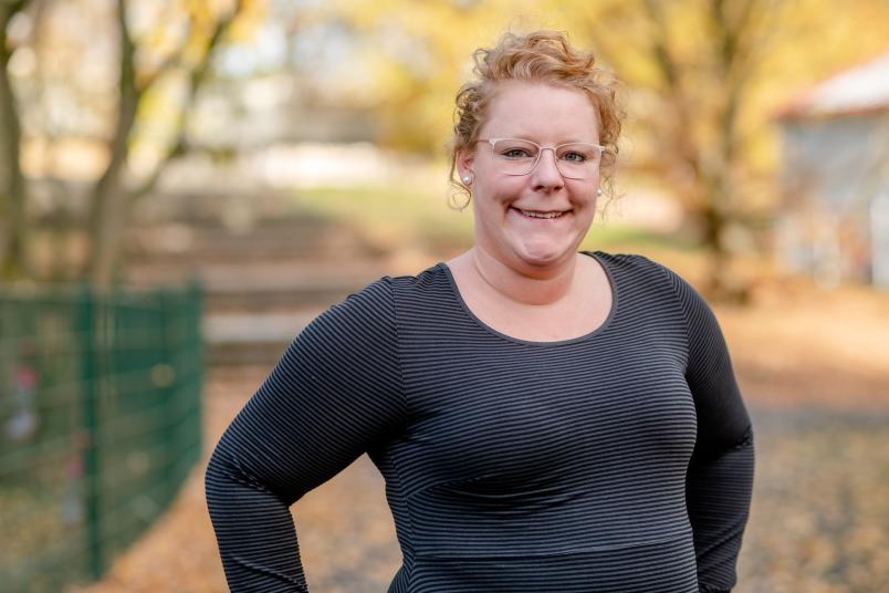 Porträtfoto von RUB-Wissenschaftlerin Vanessa van den Bogaert