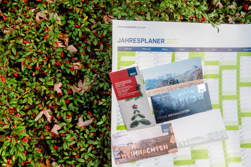 Kalender und Weihnachtskarten