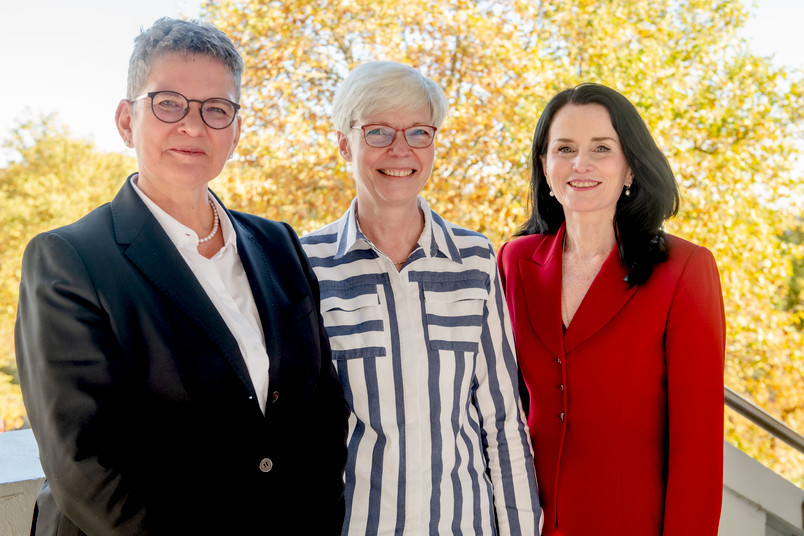 Die gewählten und designierten Prorektorinnen des neuen RUB-Rektorats ab 1. November 2021 (von links): Isolde Karle, Kornelia Freitag, Denise Manahan-Vaughan
