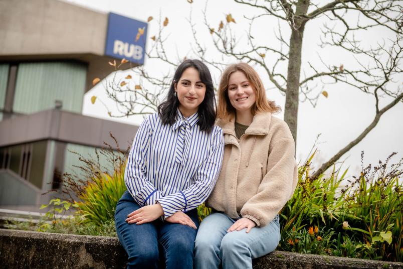 Yazgi Yilmaz (links) und Nina Harbecke