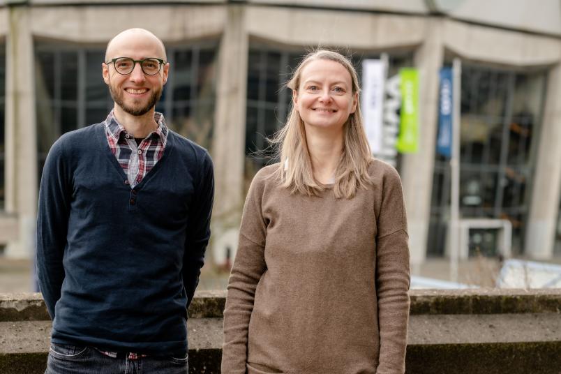 Katja Schmidtpott und Frederik Elwert teilen sich die Sprecherfunktion des Netzwerks Digital Humanities der RUB.