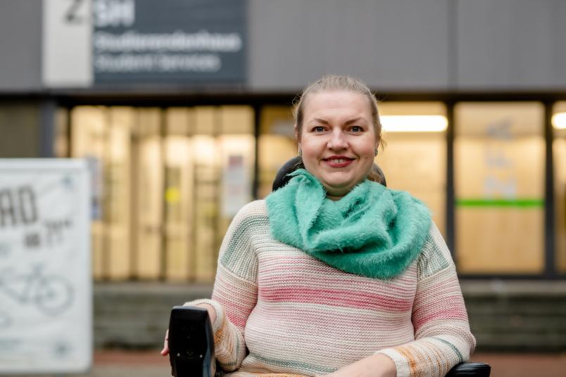 Porträt von Michaela Kusal auf dem RUB-Campus